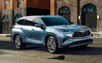 Toyota Highlander 2022 модельного года начал продаваться в России